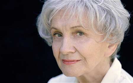 Nhà văn nổi tiếng Alice Munro.